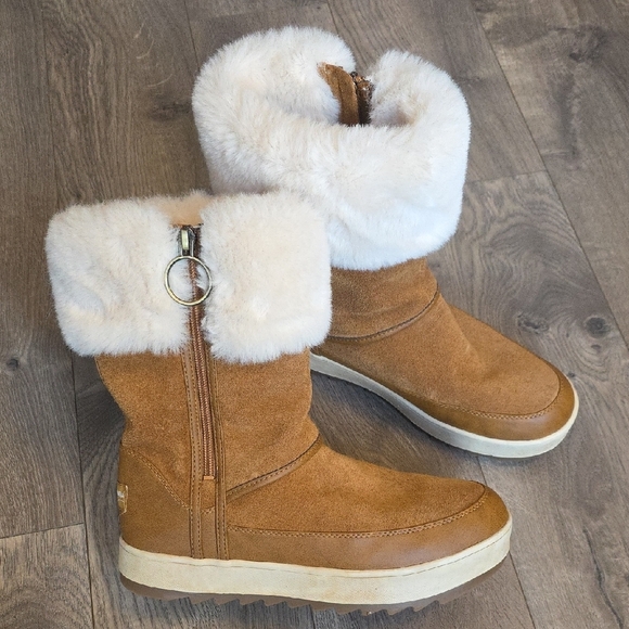Koolaburra by UGG - Women's Tynlee Fashion Boot with Cream Faux Fur - Size 8 - Picture 1 of 6